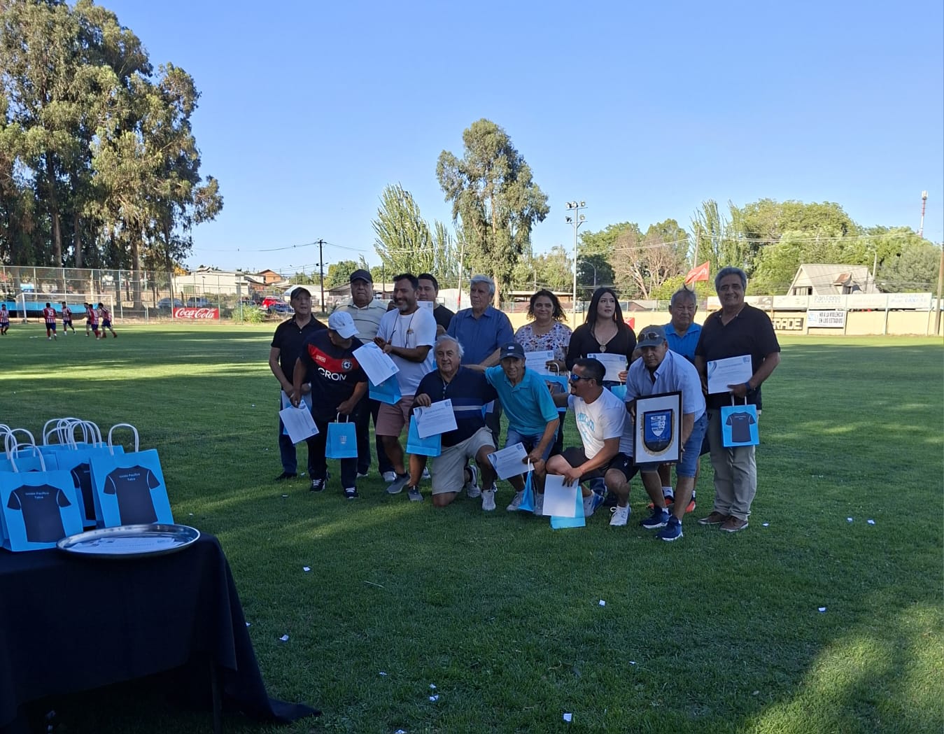 El Campeón de Chile U. Pacifico recibió el reconocimiento de su gente.